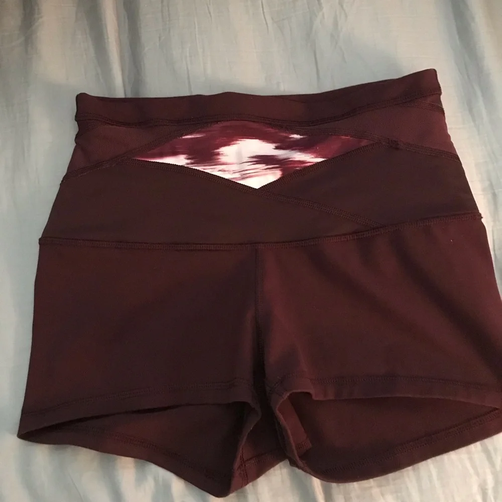 Maroon lululemon reversible yoga shorts - Picture 5 of 5